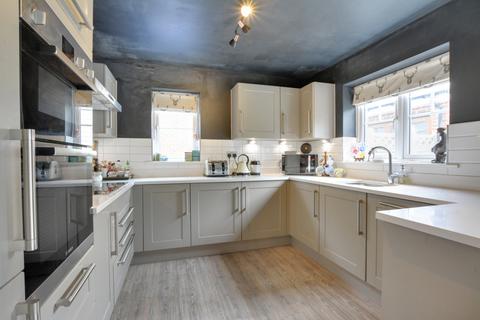 undefined, Kilnwood Close, Faygate, RH12