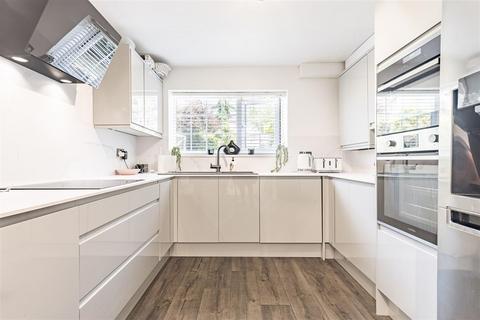 3 bedroom semi-detached house for sale, Beaconfield Road, Epping