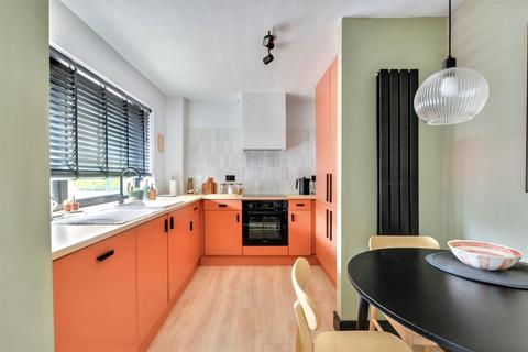 31 Brook Close, Nottingham, NG6 8NL