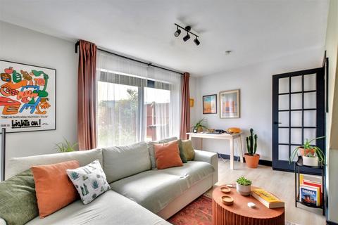 31 Brook Close, Nottingham, NG6 8NL