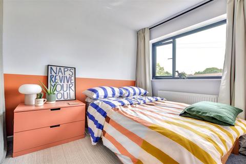 31 Brook Close, Nottingham, NG6 8NL