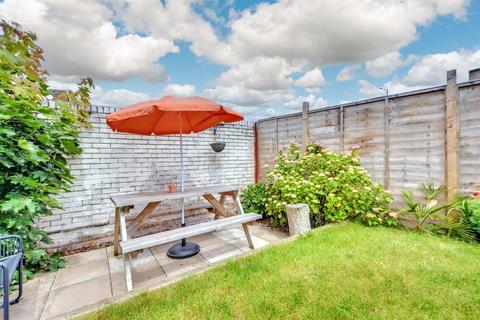 31 Brook Close, Nottingham, NG6 8NL