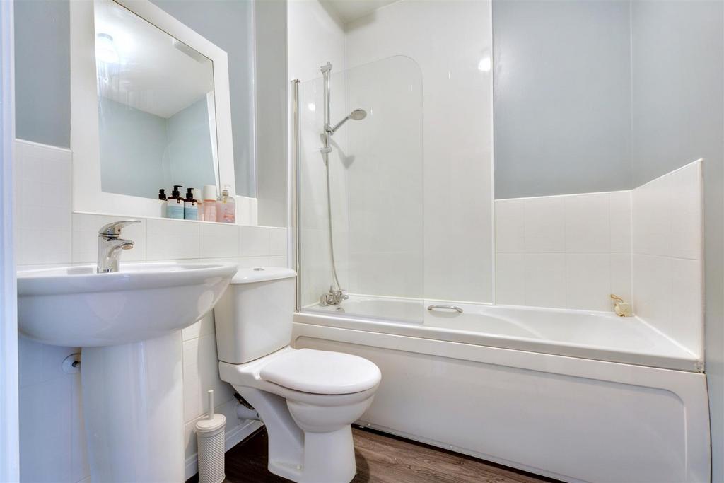 Bathroom 2.jpeg