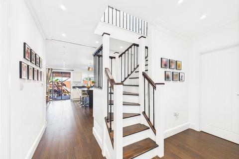 2 Canberra Close, Hornchurch, RM12 5TR