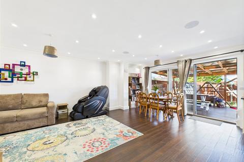 2 Canberra Close, Hornchurch, RM12 5TR