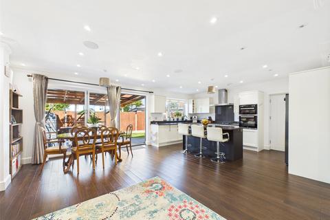2 Canberra Close, Hornchurch, RM12 5TR
