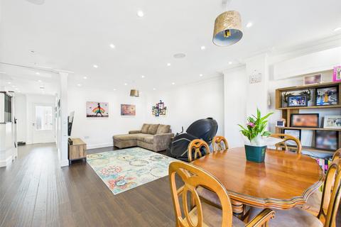 2 Canberra Close, Hornchurch, RM12 5TR