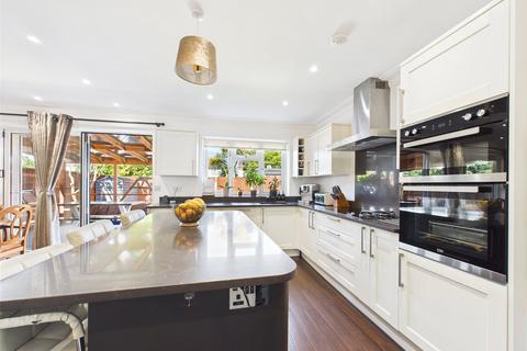 2 Canberra Close, Hornchurch, RM12 5TR