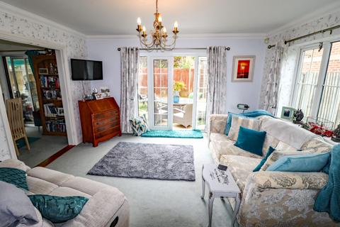 9 Fountain Square, Hayling Island, PO11 0FB