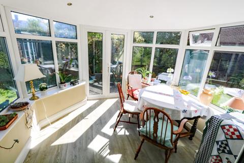 9 Fountain Square, Hayling Island, PO11 0FB