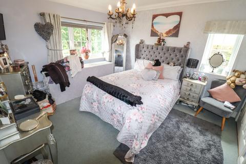 9 Fountain Square, Hayling Island, PO11 0FB