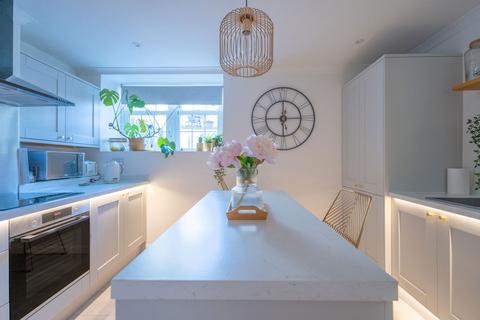 2 bedroom flat for sale, Louisa Terrace, Exmouth, EX8 2AQ