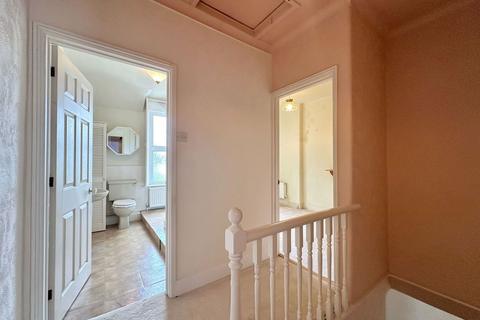 27 Bay View, Paignton, TQ3 2DL