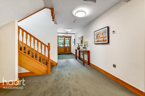 2 bedroom flat for sale, Shoppenhangers Road, Maidenhead