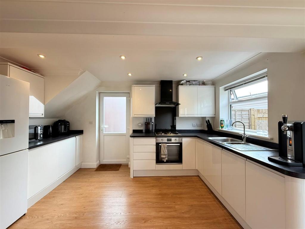 Kitchen 6.jpg
