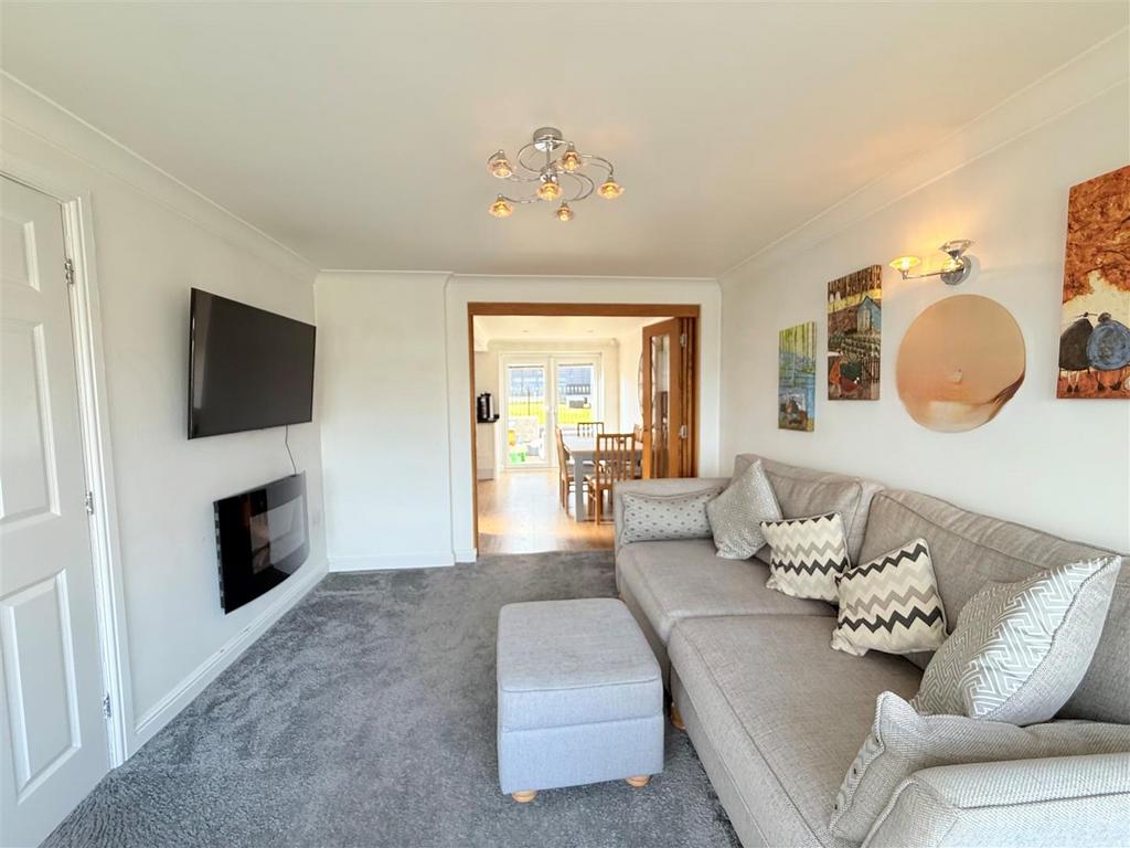 Lounge to dining room.jpg