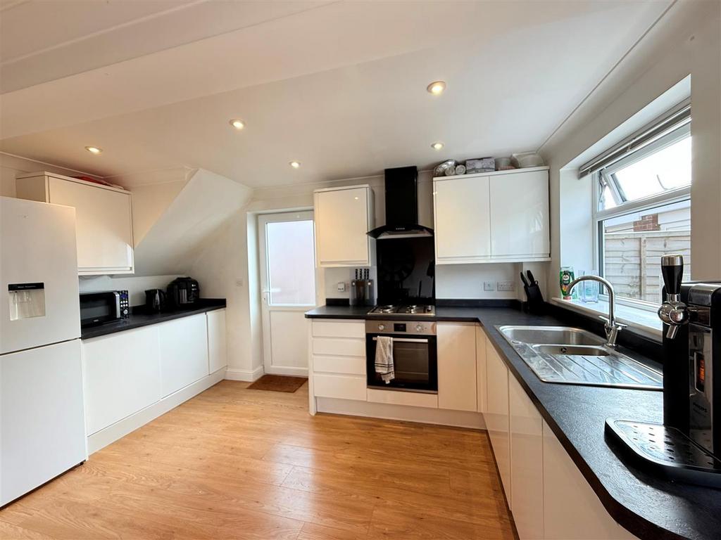 Kitchen 5.jpg