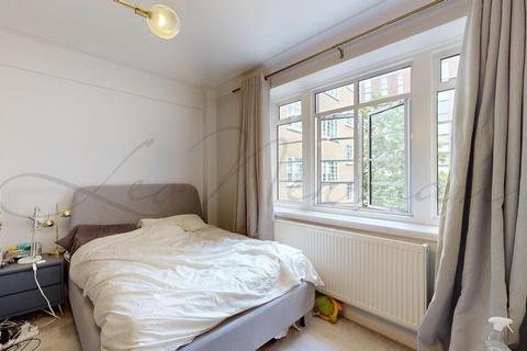 Studio to rent, Vicarage Gate, London, W8