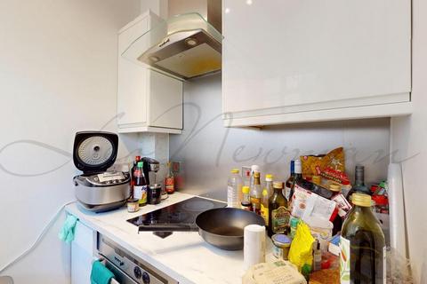 Studio to rent, Vicarage Gate, London, W8