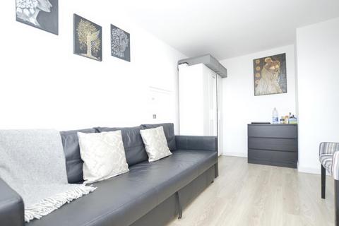 3 bedroom flat for sale, Shirley Road, London