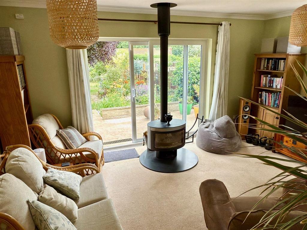 LOUNGE AREA.jpg