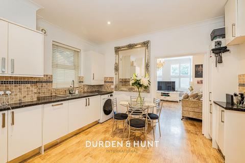 2 bedroom apartment for sale, Palmerston Road, Buckhurst Hill ,IG9