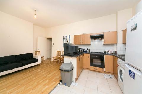 1 bedroom apartment to rent, Grand Parade, Green Lanes, London
