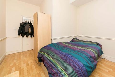 1 bedroom apartment to rent, Grand Parade, Green Lanes, London