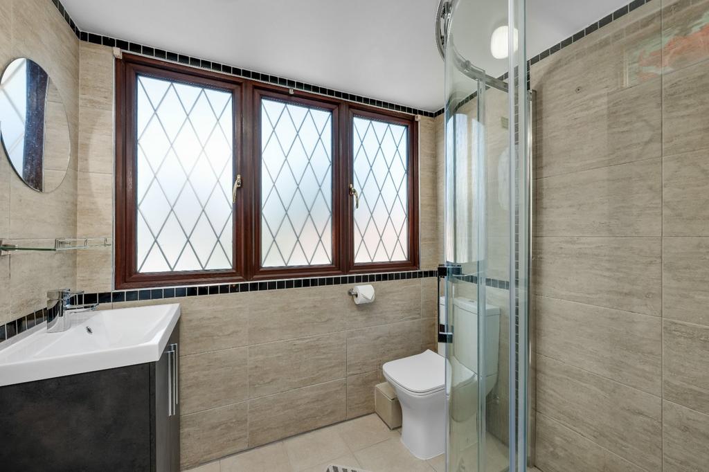 Main En Suite