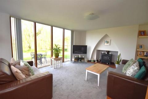 Ennisdown The Runnell, Neston, CH64 3TG