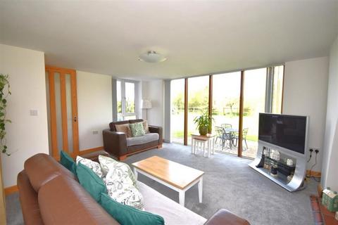 Ennisdown The Runnell, Neston, CH64 3TG