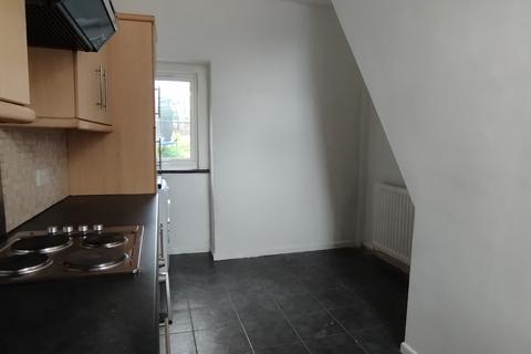 2 Gordon Street, Lees, Oldham, OL4 5BX