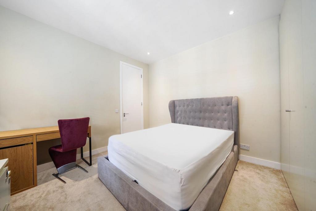Bedroom 1 (2).jpg
