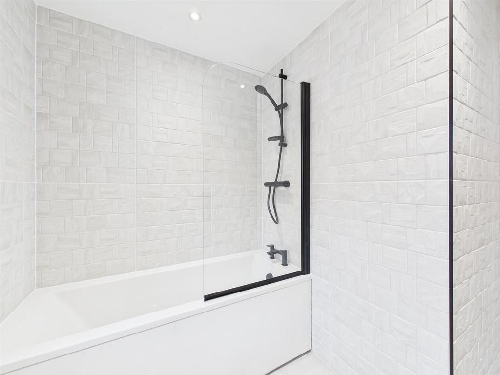 Benson Main Bathroom 2.jpg