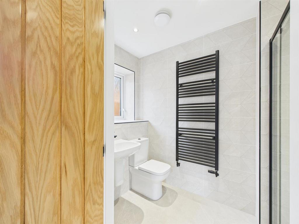 Benson En Suite 1.jpg