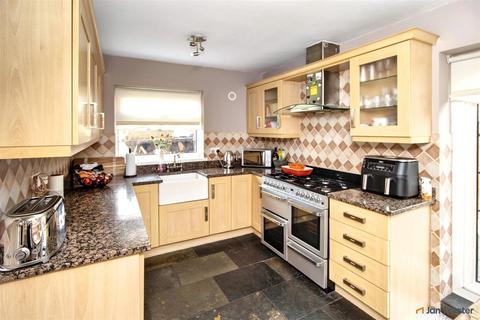 3 bedroom semi-detached house for sale, Fulbrook Road, Kenton