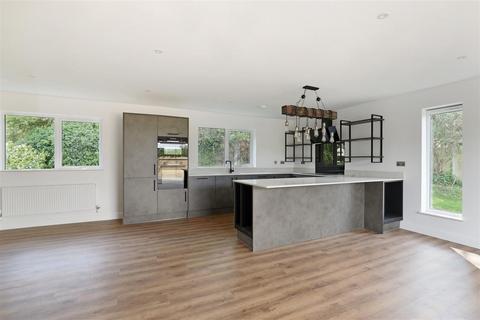 3 bedroom detached house for sale, Selwyn Close, Ryeford