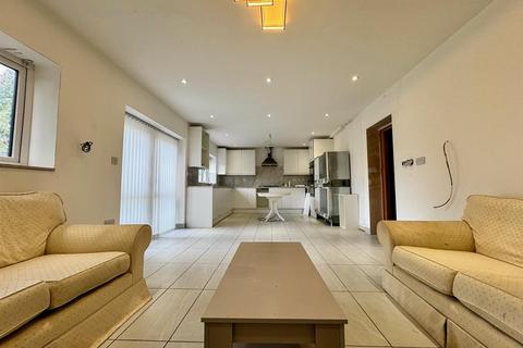 6 bedroom detached house for sale, Park Road, Stanford-Le-Hope