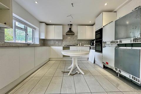 6 bedroom detached house for sale, Park Road, Stanford-Le-Hope