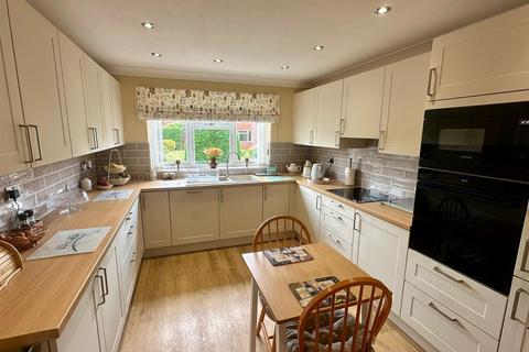 8 Nursery Drive, Moreton On Lugg, Hereford, HR4 8DJ