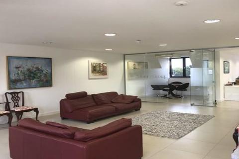 Office to rent, 102-104 Queens Rd Buckhurst Hill IG9 5BS