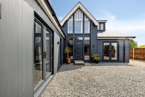 4 bedroom detached house for sale, Modern, Chain Free, Four Bedroom House with Two Bedroom Annexe