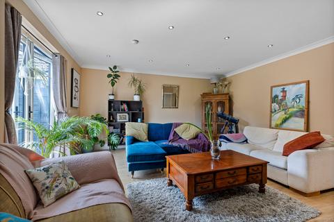 4 bedroom detached house for sale, Modern, Chain Free, Four Bedroom House with Two Bedroom Annexe