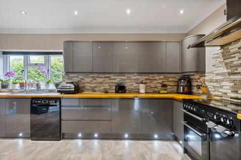 4 bedroom detached house for sale, Modern, Chain Free, Four Bedroom House with Two Bedroom Annexe