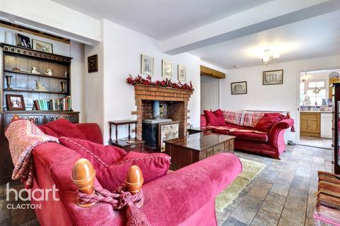 4 bedroom detached house for sale, Beaumont Road,, Harwich