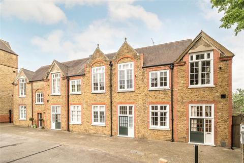 5 Reed Place, London, SW4 7LF