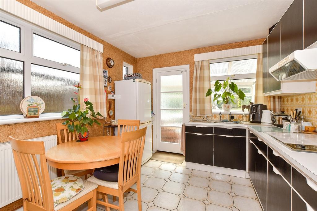 Kitchen/ Breakfast Room