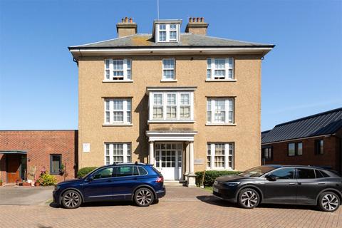 The Lees, Brighton BN2