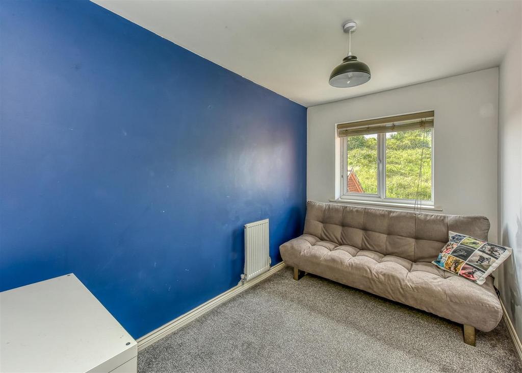 7 Taper Close-Bedroom 3.jpg