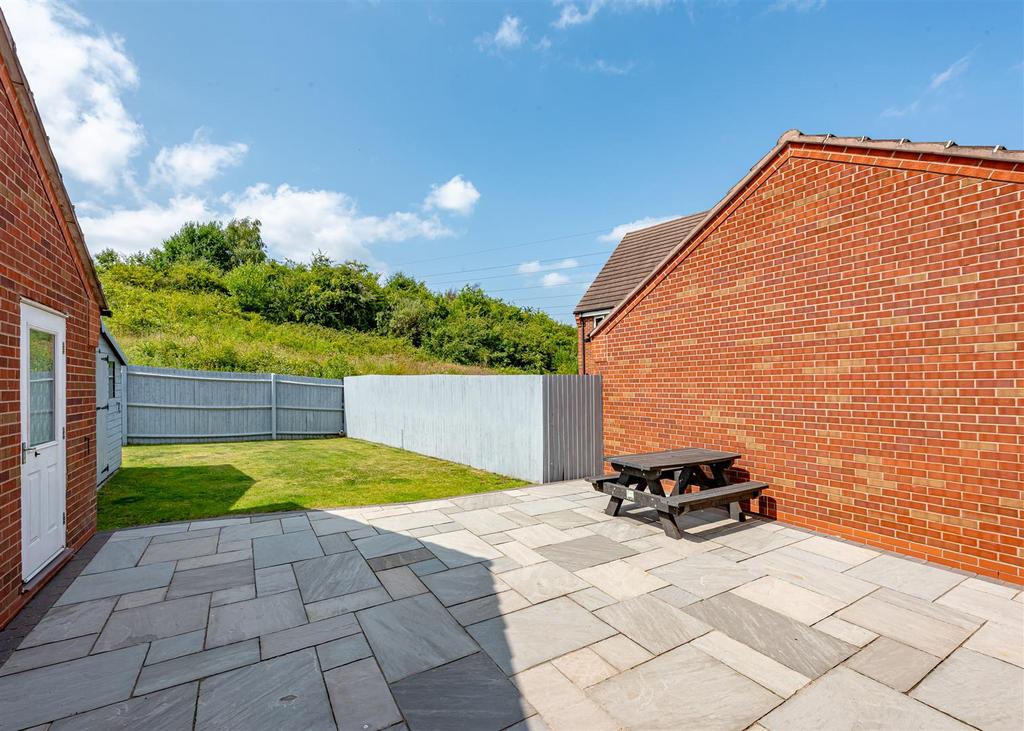 7 Taper Close-External (2).jpg